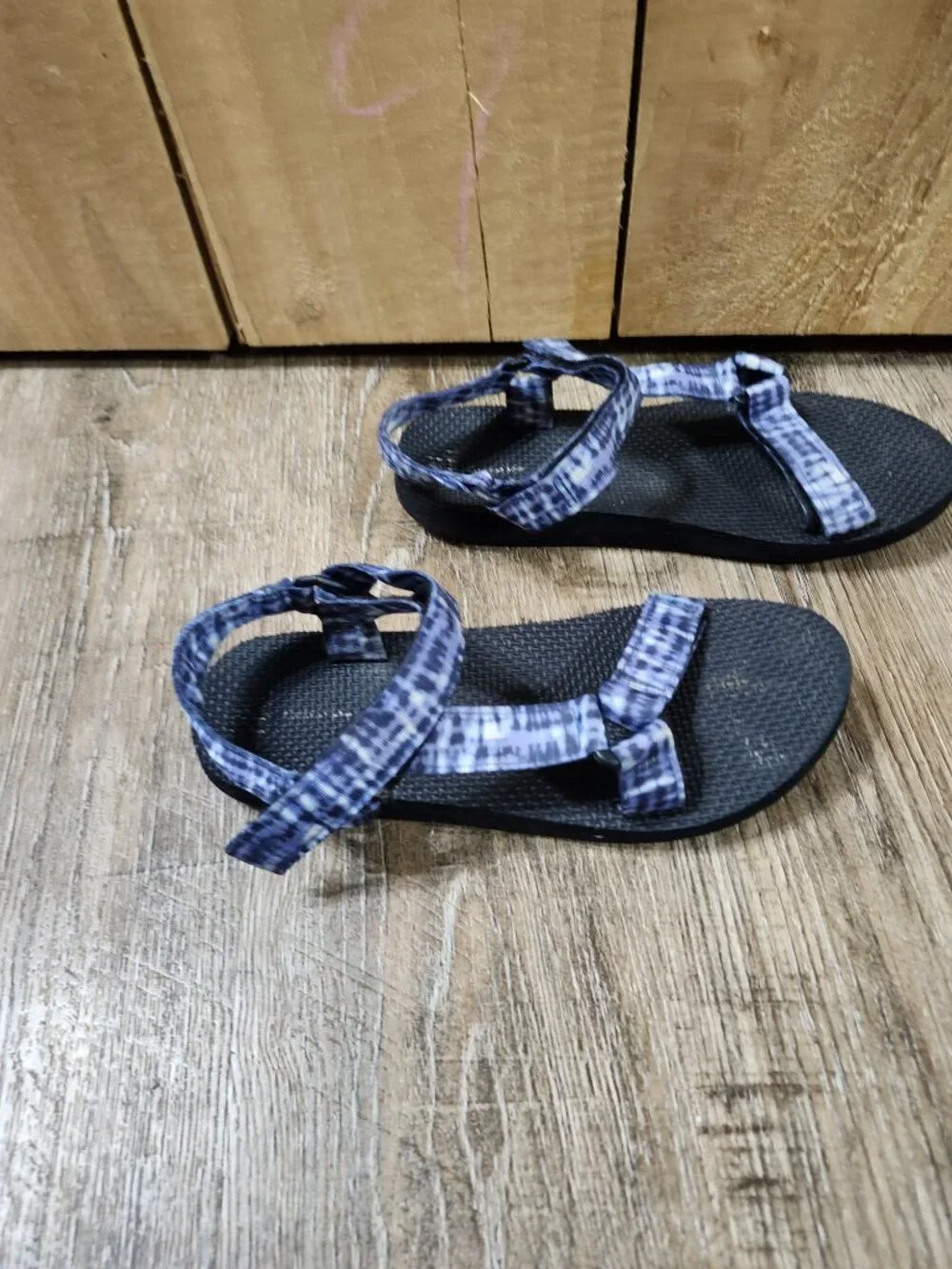 Time and Tru girls sandals
